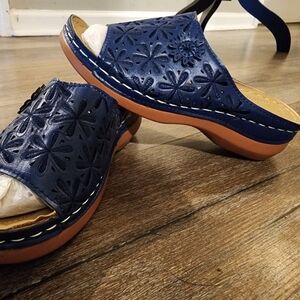 Size 7 - Beautiful Sandals Never Worn